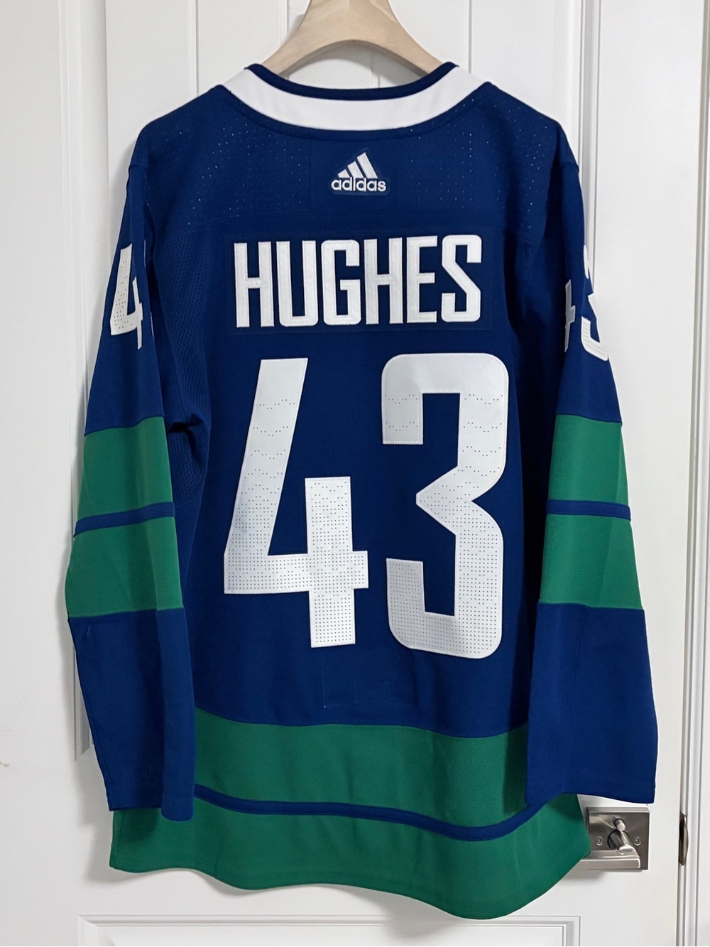 Authentic Adidas Vancouver Canucks Quinn Hughes Stick Rink Jersey Size 46 Small